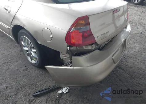 2004 Chrysler 300M z USA, uszkodzony, nr VIN 2C3HE66G64H685168